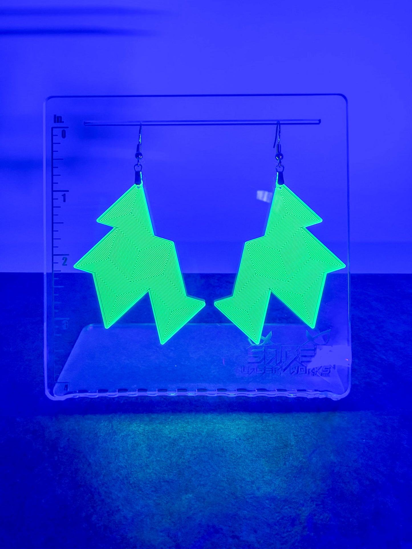 Linear Spiral Triangle Stacks - Black Light Reactive