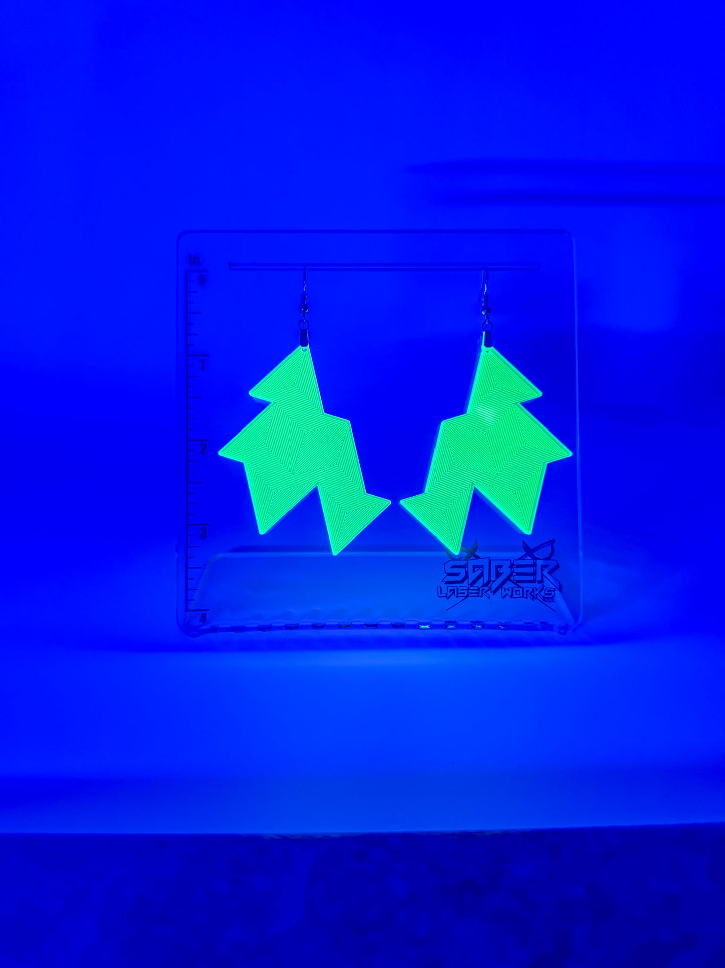 Linear Spiral Triangle Stacks - Black Light Reactive