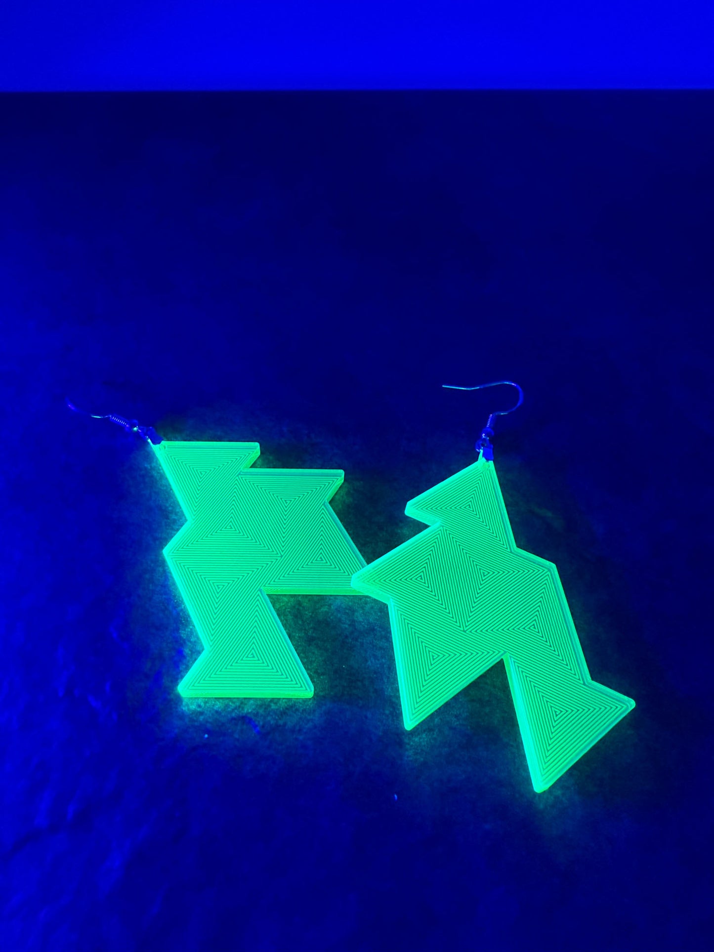 Linear Spiral Triangle Stacks - Black Light Reactive