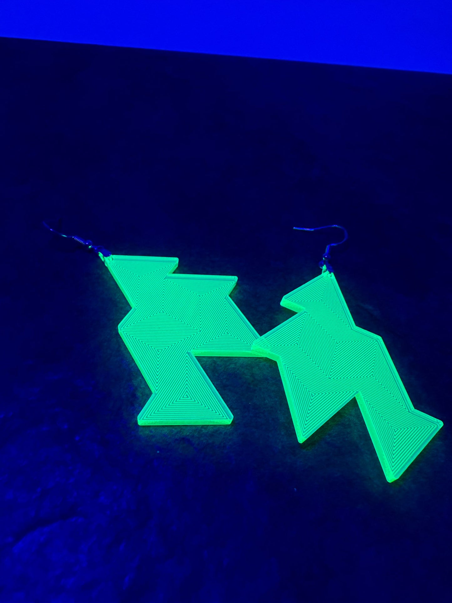 Linear Spiral Triangle Stacks - Black Light Reactive