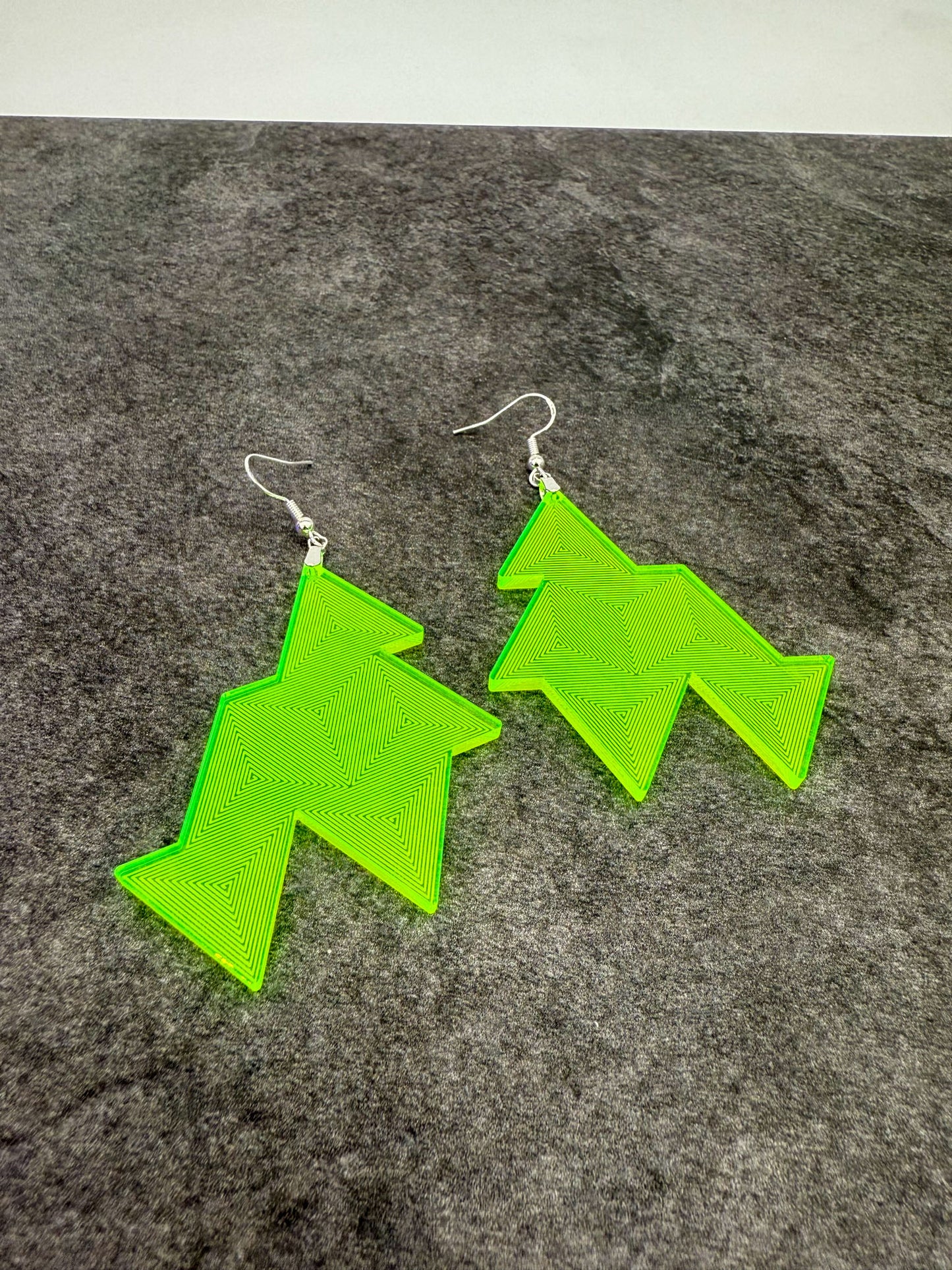 Linear Spiral Triangle Stacks - Black Light Reactive