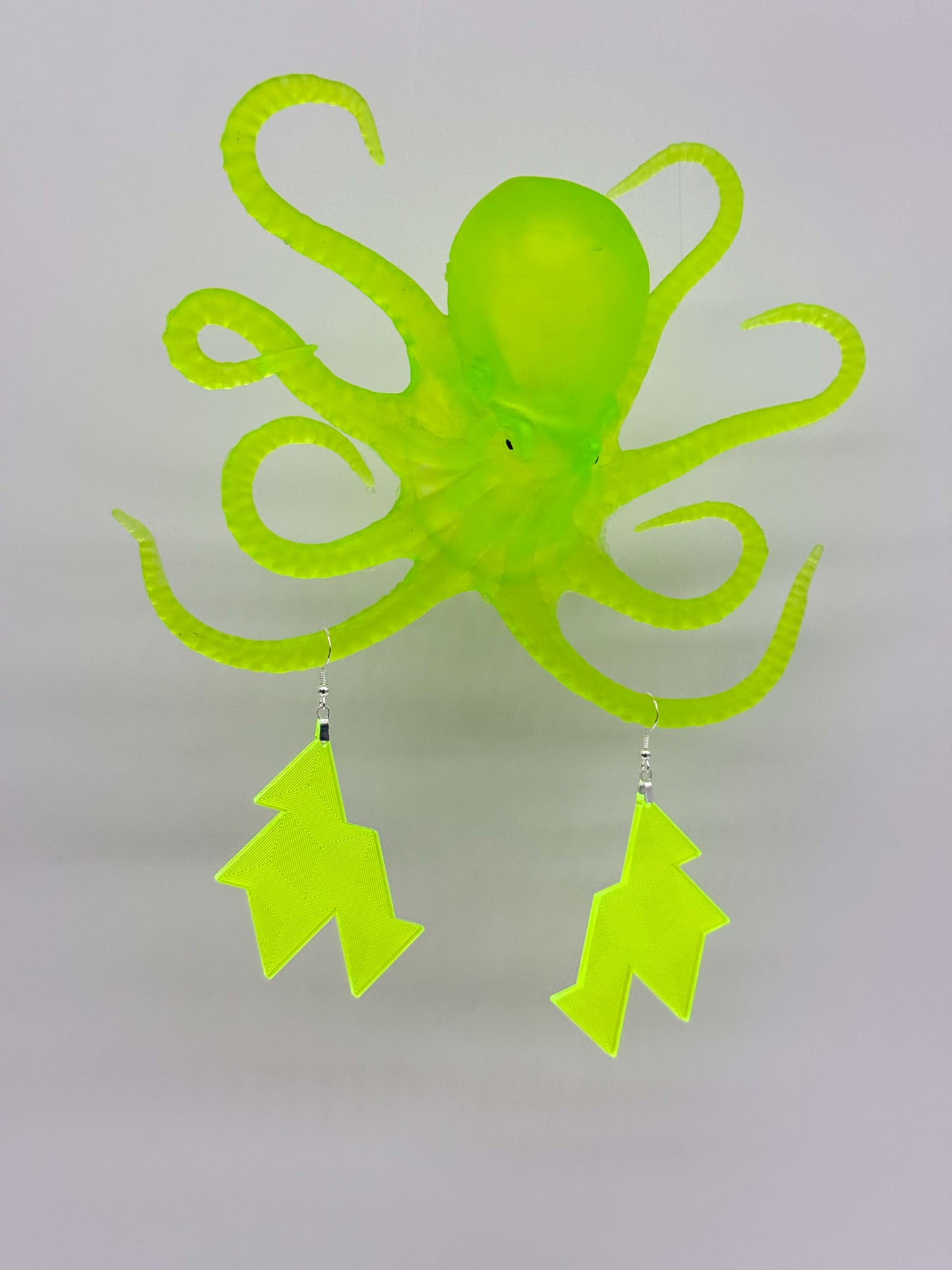 Linear Spiral Triangle Stacks - Black Light Reactive