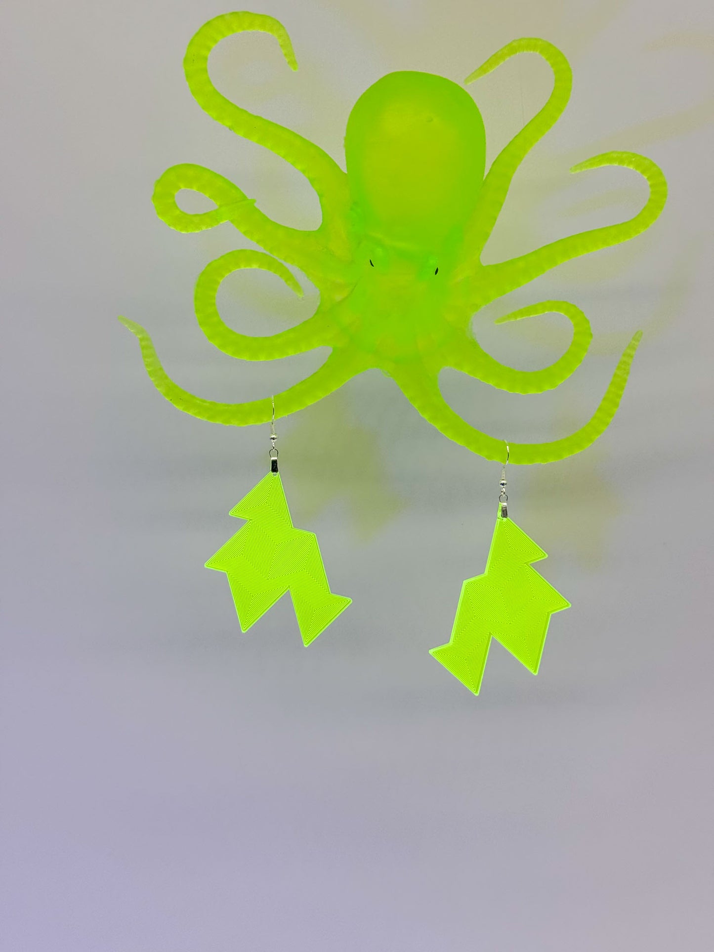 Linear Spiral Triangle Stacks - Black Light Reactive