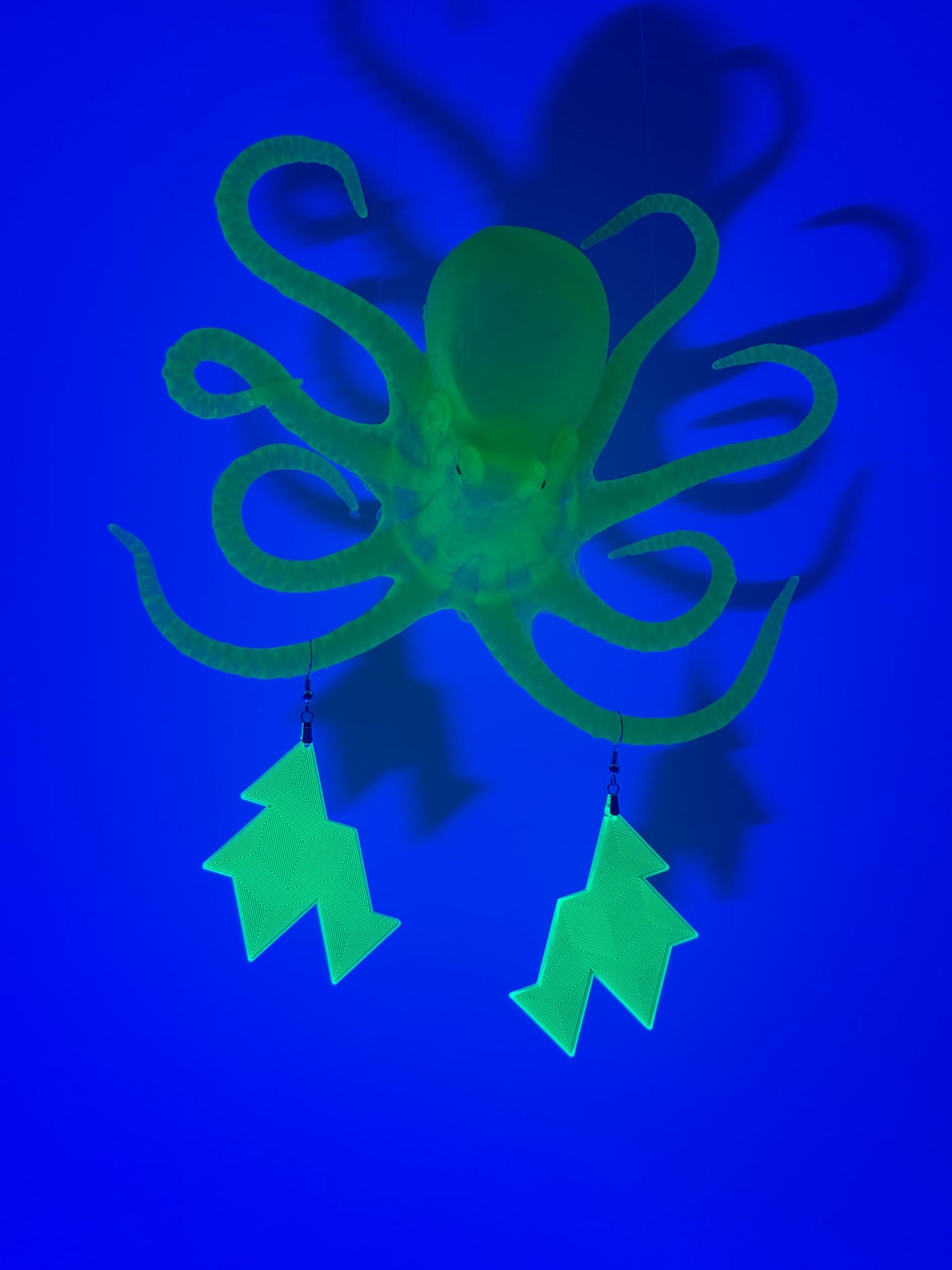 Linear Spiral Triangle Stacks - Black Light Reactive